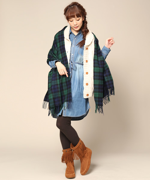 B:MING by BEAMS(ビーミングバイビームス)の「□ビーミング by ビームス / 大判フリンジストール(ストール/ショール・レディース・ベージュ/レッド/グリーン/ネイビー・ONE SIZE)」の1枚目の写真