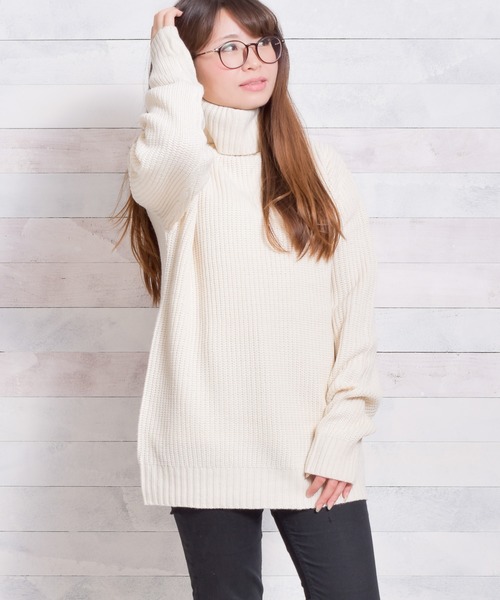 Bling Leads（ブリングリーズ）の「【Bl】【Bling Leads】畦編みアクリルタートルニット（ニット/セーター・レディース・ブラック系その他2/ホワイト系その他2/グレー系その他/ブルー系その他/ブラック/ネイビー/ブラック系その他/レッド/キャメル/ホワイト系その他/アイボリー/ホワイト系その他3/ワイン/グレー/カーキ/ブラウン/ベージュ/パープル・LARGE/MEDIUM）」の2枚目の写真