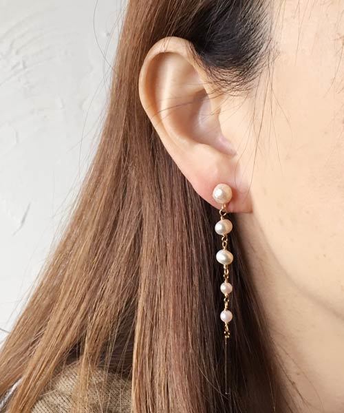tone（トーン）の「【malle la brocante/マルラブロカント】14kgf いろんな天然石のロングピアス（ピアス（両耳用）・レディース・ホワイト/ブラック/サックスブルー/ブルー/マルチ/ピンク系その他・FREE）」の2枚目の写真