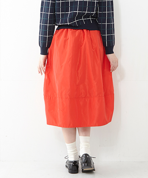 Ray BEAMS(レイビームス)の「Ray BEAMS / タックボリューム コクーンスカート(スカート・レディース・ブラック/レッド・0/1)」の11枚目の写真