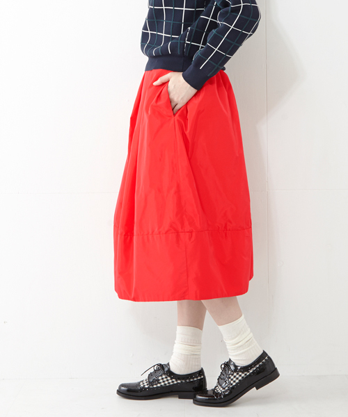 Ray BEAMS(レイビームス)の「Ray BEAMS / タックボリューム コクーンスカート(スカート・レディース・ブラック/レッド・0/1)」の12枚目の写真