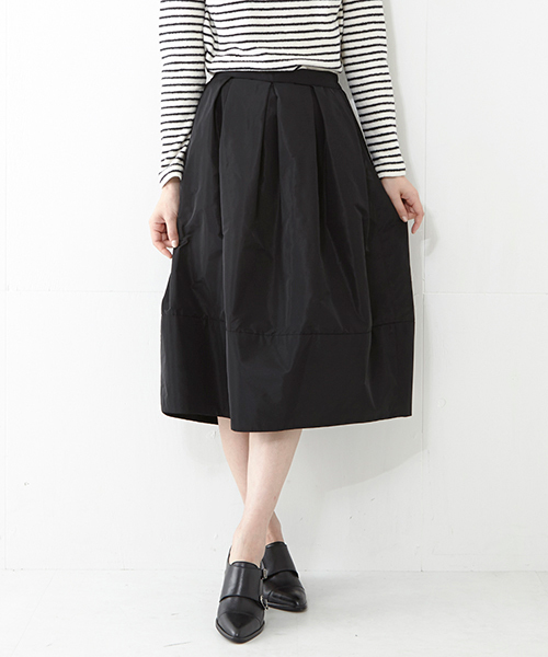 Ray BEAMS(レイビームス)の「Ray BEAMS / タックボリューム コクーンスカート(スカート・レディース・ブラック/レッド・0/1)」の17枚目の写真