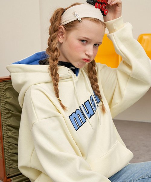 muahmuah(ムーアムーア)の「コンビカラーロゴプルオーバーパーカー/フーディー(パーカー・レディース・ブラック/アイボリー/グレー/ピンク・FREE)」の5枚目の写真