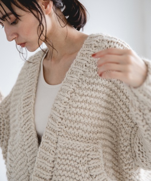 A part by（アパートバイ）の「HANDケーブルカーディガン 910929（カーディガン/ボレロ・レディース・アイボリー/グレー系その他2/ブラウン・FREE）」の21枚目の写真