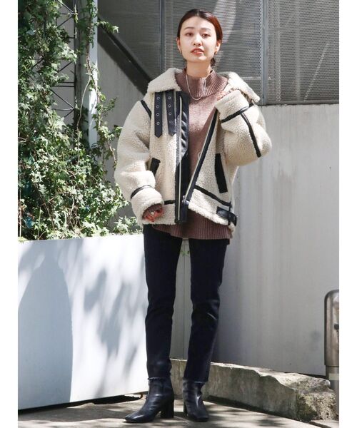 Ungrid（アングリッド）の「ブラックハイウエストフレイドヘムストスリ（デニムパンツ・レディース・ブラック・24inch/25inch/26inch/27inch/23inch）」の4枚目の写真