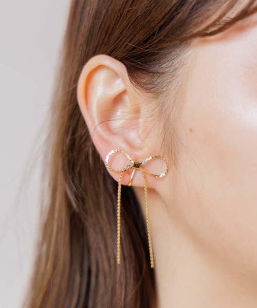 flower(フラワー)の「スウィングリボンイヤリング(イヤリング・レディース・ゴールド・FREE)」の7枚目の写真