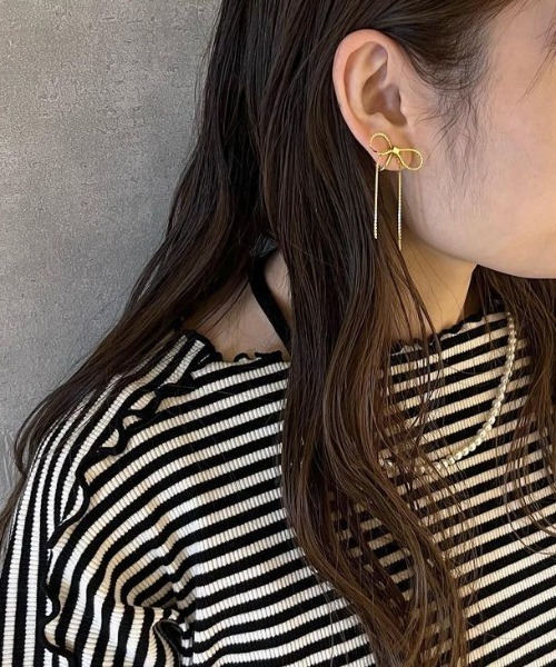 flower(フラワー)の「スウィングリボンイヤリング(イヤリング・レディース・ゴールド・FREE)」の13枚目の写真