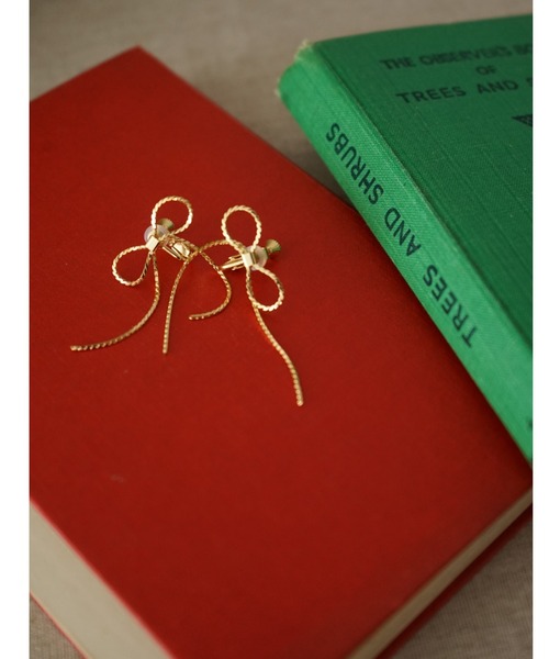 flower(フラワー)の「スウィングリボンイヤリング(イヤリング・レディース・ゴールド・FREE)」の22枚目の写真