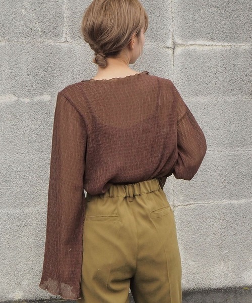 tiptop（ティップトップ）の「クリンクルブラウス×キャミSET（シャツ/ブラウス・レディース・アイボリー/ブラック/ブラウン・FREE）」の5枚目の写真