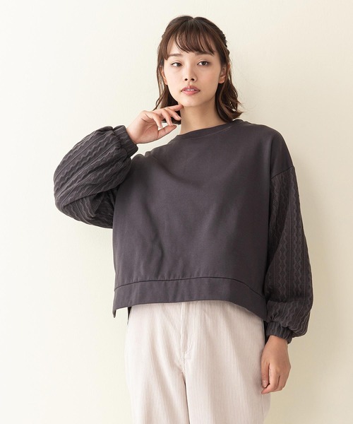 INNOCENT BLUE（イノセントブルー）の「【innocent blue/イノセントブルー】異素材　袖ボリュームプルオーバー 袖ケーブル編み 前後差　サイドスリット（Tシャツ/カットソー・レディース・アイボリー/ブラウン/ライトベージュ/グリーン/ブラック・MEDIUM）」の2枚目の写真