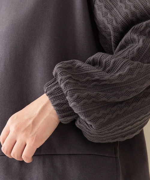 INNOCENT BLUE（イノセントブルー）の「【innocent blue/イノセントブルー】異素材　袖ボリュームプルオーバー 袖ケーブル編み 前後差　サイドスリット（Tシャツ/カットソー・レディース・アイボリー/ブラウン/ライトベージュ/グリーン/ブラック・MEDIUM）」の19枚目の写真