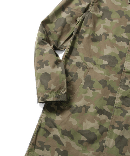 URBAN RESEARCH（アーバンリサーチ）の「UR コットンウェザーミドル丈コート（ステンカラーコート・メンズ・カモフラージュ・LARGE/MEDIUM）」の15枚目の写真