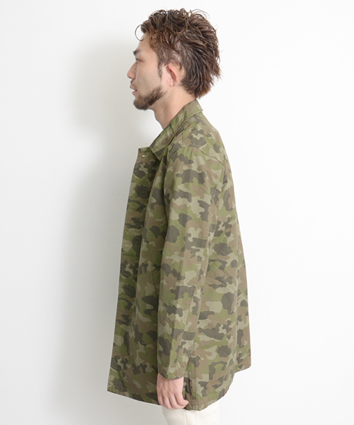 URBAN RESEARCH（アーバンリサーチ）の「UR コットンウェザーミドル丈コート（ステンカラーコート・メンズ・カモフラージュ・LARGE/MEDIUM）」の5枚目の写真