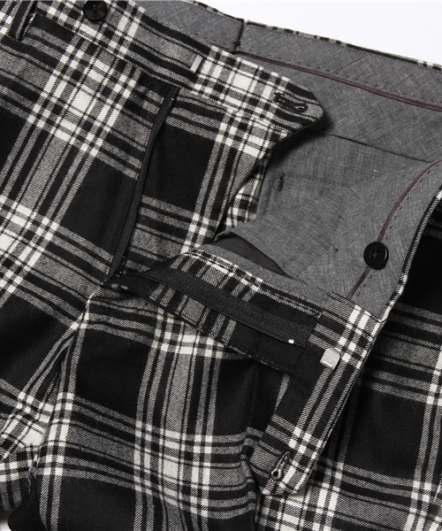 EDIFICE（エディフィス）の「【UOMO12月号掲載】サキソニープレイドスラックス（スラックス・メンズ・ブラック/ブラック系その他/グリーン/ネイビー・46/50/48/44/42）」の15枚目の写真