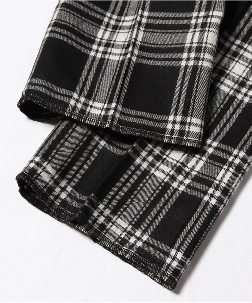 EDIFICE（エディフィス）の「【UOMO12月号掲載】サキソニープレイドスラックス（スラックス・メンズ・ブラック/ブラック系その他/グリーン/ネイビー・46/50/48/44/42）」の5枚目の写真