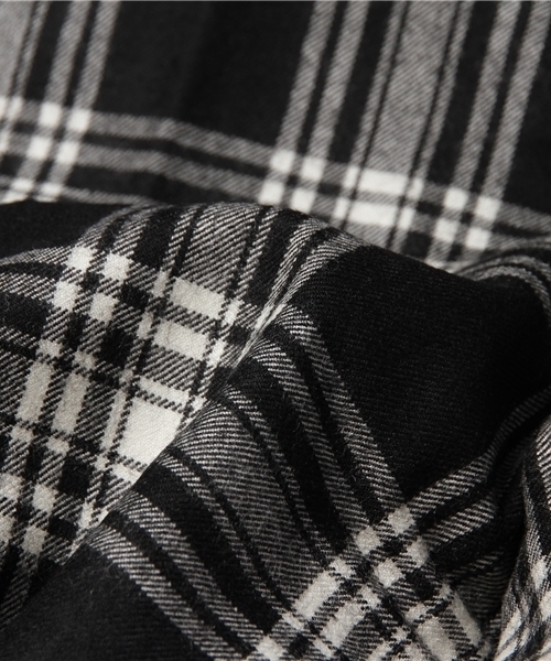 EDIFICE（エディフィス）の「【UOMO12月号掲載】サキソニープレイドスラックス（スラックス・メンズ・ブラック/ブラック系その他/グリーン/ネイビー・46/50/48/44/42）」の6枚目の写真