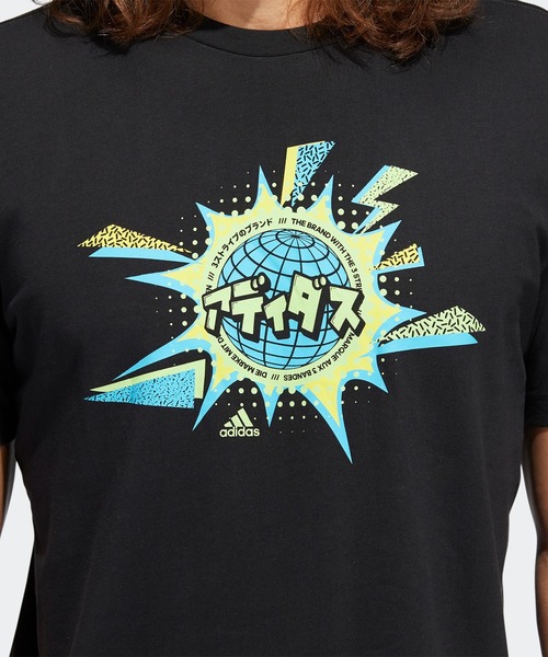 adidas（アディダス）の「カタカナ 半袖Tシャツ [Katakana Tee