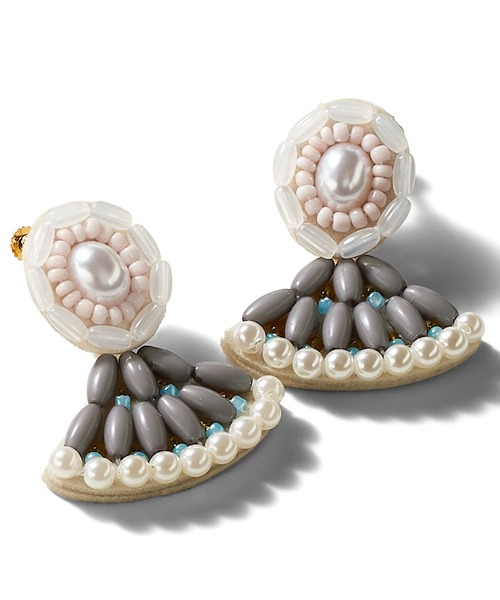 IEDIT（イディット）の「ＩＥＤＩＴ　手仕事の美しさをまとう２－ＷＡＹビーズ刺しゅうイヤアクセサリー（ピアス（両耳用）・レディース・ホワイト系その他/ブラウン系その他・1/2）」の2枚目の写真