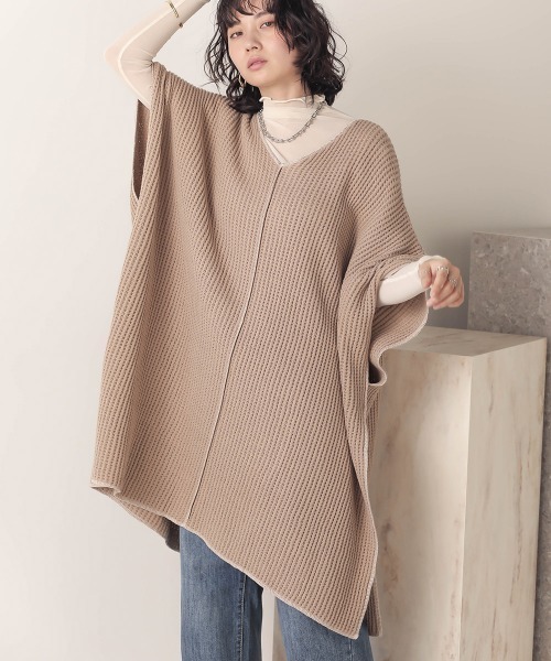 Bab(バブ)の「【WEB限定】ワッフル編みニットポンチョ(Tシャツ/カットソー・レディース・ベージュ/グレー/アイボリー・FREE)」の1枚目の写真