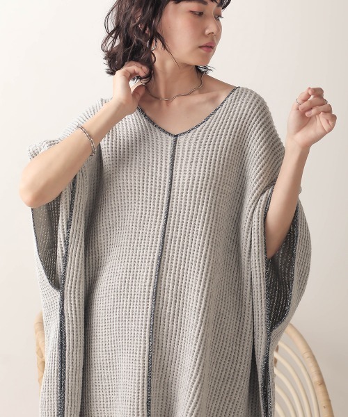 Bab(バブ)の「【WEB限定】ワッフル編みニットポンチョ(Tシャツ/カットソー・レディース・ベージュ/グレー/アイボリー・FREE)」の21枚目の写真