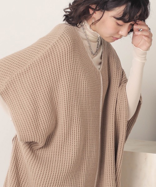 Bab(バブ)の「【WEB限定】ワッフル編みニットポンチョ(Tシャツ/カットソー・レディース・ベージュ/グレー/アイボリー・FREE)」の6枚目の写真
