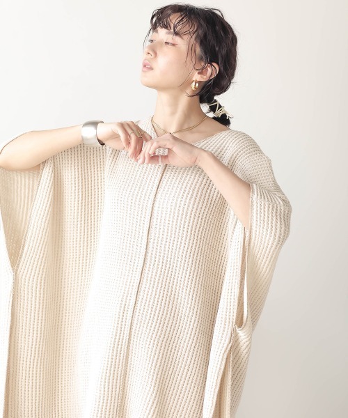 Bab(バブ)の「【WEB限定】ワッフル編みニットポンチョ(Tシャツ/カットソー・レディース・ベージュ/グレー/アイボリー・FREE)」の13枚目の写真