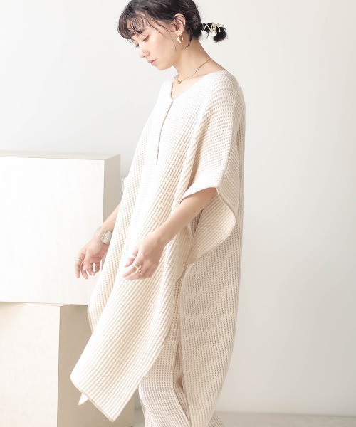Bab(バブ)の「【WEB限定】ワッフル編みニットポンチョ(Tシャツ/カットソー・レディース・ベージュ/グレー/アイボリー・FREE)」の14枚目の写真