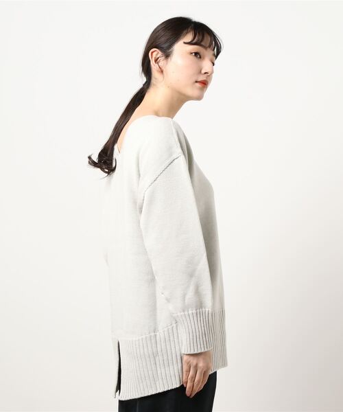 LE FOYER(ルフォワイエ)の「バルキーCACバックスリット(ニット/セーター・レディース・ダークブルー/ピンク/オフホワイト・38)」の5枚目の写真