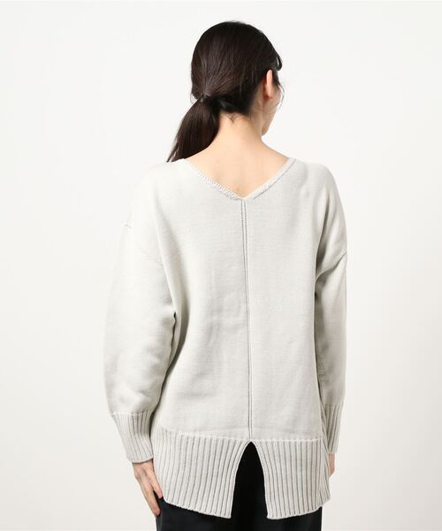 LE FOYER(ルフォワイエ)の「バルキーCACバックスリット(ニット/セーター・レディース・ダークブルー/ピンク/オフホワイト・38)」の4枚目の写真