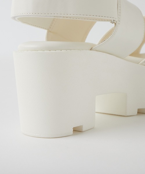 one after another NICE CLAUP（ワンアフターアナザーナイスクラップ）の「ヒールアップ厚底サンダル（サンダル・レディース・ホワイト/ブラック・SMALL/MEDIUM/LARGE）」の15枚目の写真