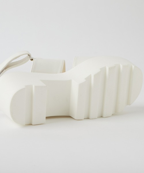 one after another NICE CLAUP（ワンアフターアナザーナイスクラップ）の「ヒールアップ厚底サンダル（サンダル・レディース・ホワイト/ブラック・SMALL/MEDIUM/LARGE）」の11枚目の写真