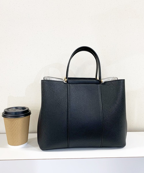 LITTLE ACCESSORIES(リトルアクセサリーズ)の「2色カラーの上品な2WAYハンドバッグ(ショルダーバッグ・レディース・ブラック/ピンク/ブルー/グレイッシュベージュ/ネイビー・フリー)」の11枚目の写真