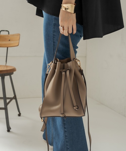 CAPRICIEUX LE'MAGE(カプリシューレマージュ)の「ドロストワンハンドルショルダーバッグ(ショルダーバッグ・レディース・ベージュ/グレー/ブラック・ONESIZE)」の4枚目の写真