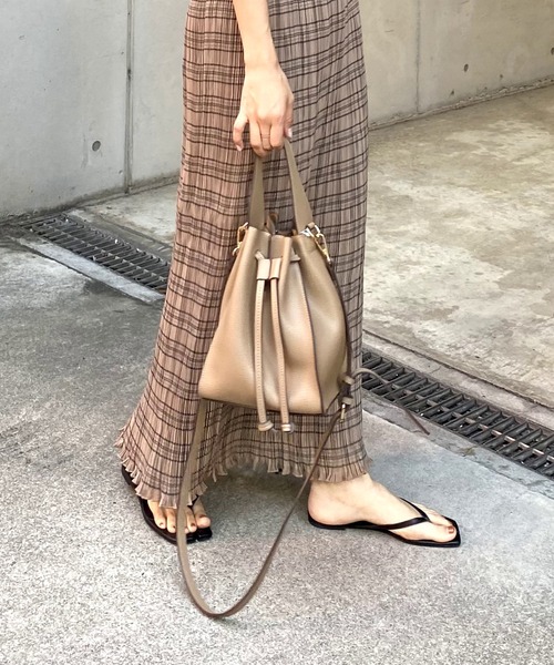 CAPRICIEUX LE'MAGE(カプリシューレマージュ)の「ドロストワンハンドルショルダーバッグ(ショルダーバッグ・レディース・ベージュ/グレー/ブラック・ONESIZE)」の17枚目の写真