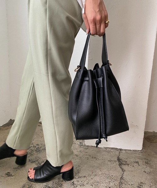 CAPRICIEUX LE'MAGE(カプリシューレマージュ)の「ドロストワンハンドルショルダーバッグ(ショルダーバッグ・レディース・ベージュ/グレー/ブラック・ONESIZE)」の21枚目の写真