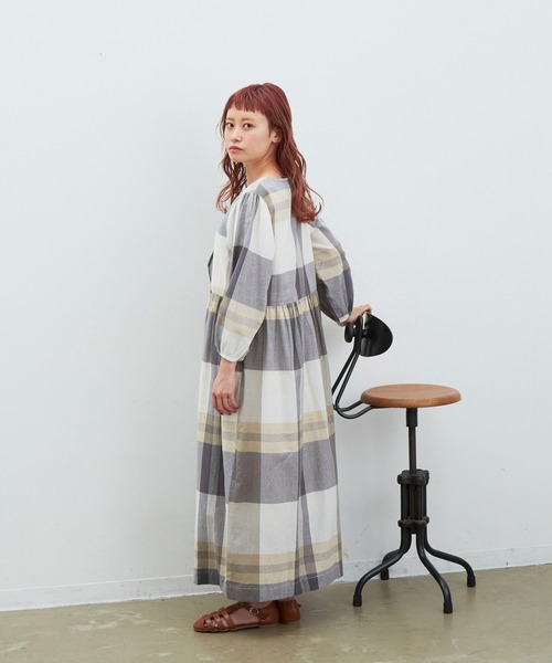 MERLOT(メルロー)の「2wayシースルーチェックワンピース(ワンピース・レディース・レッド/グリーン/ベージュ・FREE)」の6枚目の写真
