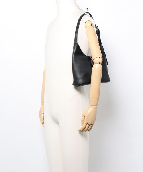 LAGUA GEM（ラグアジェム）の「BELTED ONEHANDLE BAG（ショルダーバッグ・レディース・ブラック/ライム・FREE）」の6枚目の写真