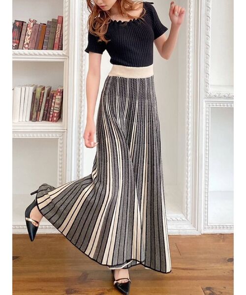 RESEXXY（リゼクシー）の「オフショルデザインニットワンピース（ワンピース・レディース・ブラック/ベージュ/モカ・FREE）」の2枚目の写真