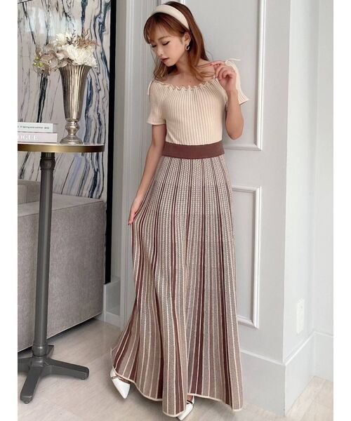 RESEXXY（リゼクシー）の「オフショルデザインニットワンピース（ワンピース・レディース・ブラック/ベージュ/モカ・FREE）」の6枚目の写真