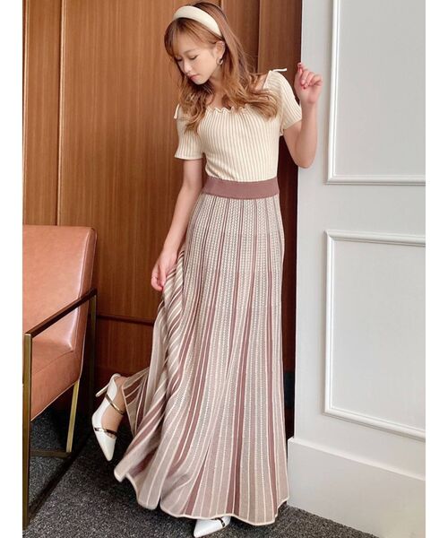 RESEXXY（リゼクシー）の「オフショルデザインニットワンピース（ワンピース・レディース・ブラック/ベージュ/モカ・FREE）」の14枚目の写真