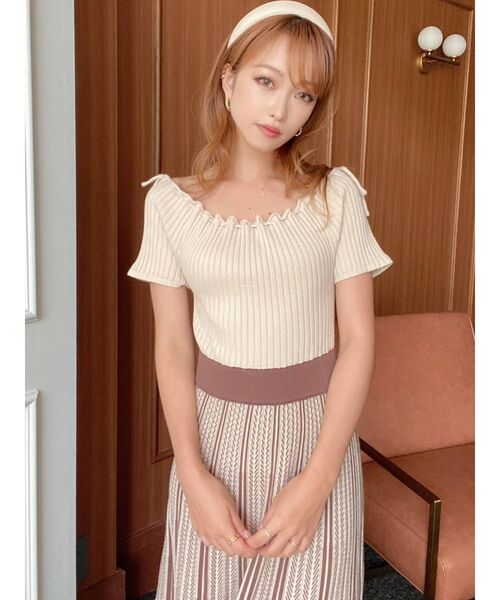 RESEXXY（リゼクシー）の「オフショルデザインニットワンピース（ワンピース・レディース・ブラック/ベージュ/モカ・FREE）」の7枚目の写真