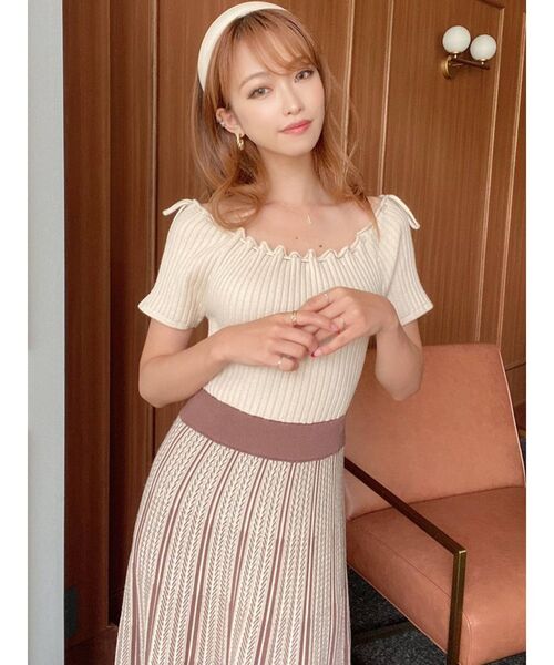 RESEXXY（リゼクシー）の「オフショルデザインニットワンピース（ワンピース・レディース・ブラック/ベージュ/モカ・FREE）」の5枚目の写真