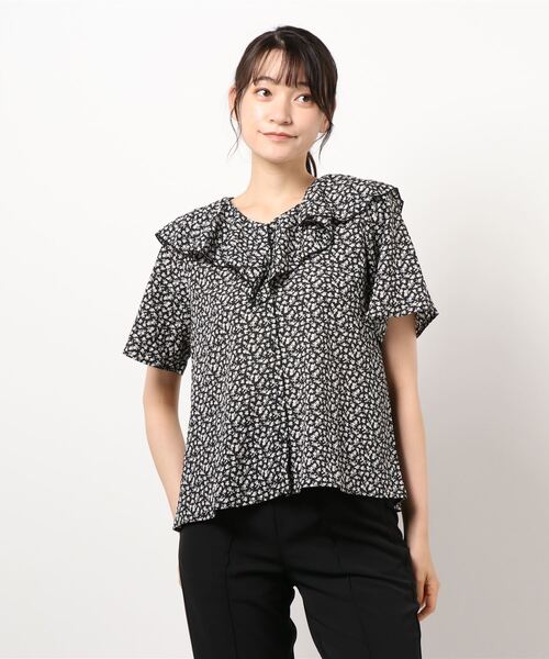 ehka sopo（エヘカソポ）の「小花柄ラッフル衿ブラウス（シャツ/ブラウス・レディース・イエロー/グリーン/ブラック・ﾌﾘ-）」の2枚目の写真