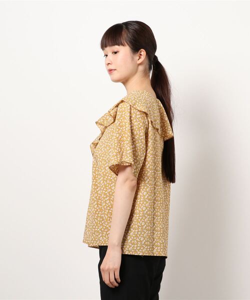 ehka sopo（エヘカソポ）の「小花柄ラッフル衿ブラウス（シャツ/ブラウス・レディース・イエロー/グリーン/ブラック・ﾌﾘ-）」の5枚目の写真