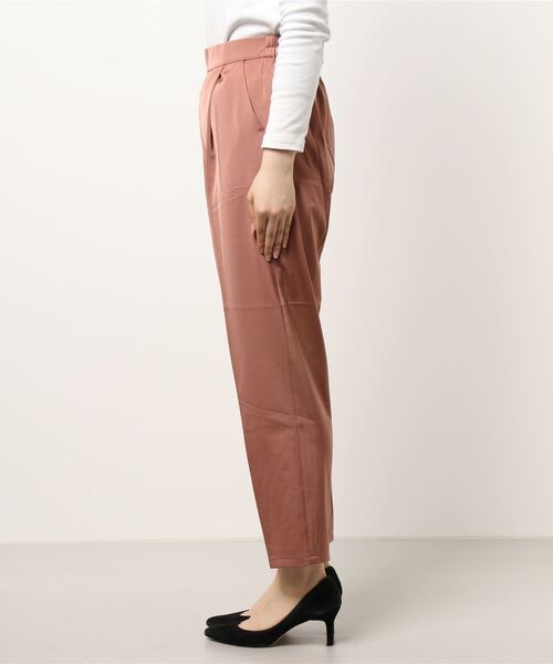 JUMELLE(ジュメロ)の「パウダータックパンツ(スラックス・レディース・ピンク/ブラック/グレイッシュベージュ・MEDIUM/SMALL)」の11枚目の写真