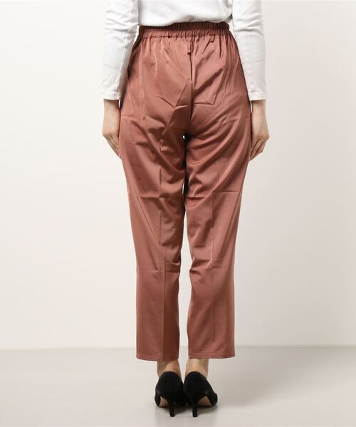 JUMELLE(ジュメロ)の「パウダータックパンツ(スラックス・レディース・ピンク/ブラック/グレイッシュベージュ・MEDIUM/SMALL)」の15枚目の写真