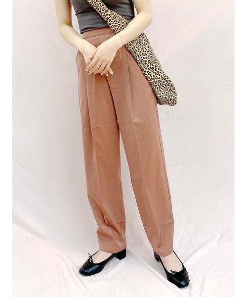 JUMELLE(ジュメロ)の「パウダータックパンツ(スラックス・レディース・ピンク/ブラック/グレイッシュベージュ・MEDIUM/SMALL)」の3枚目の写真