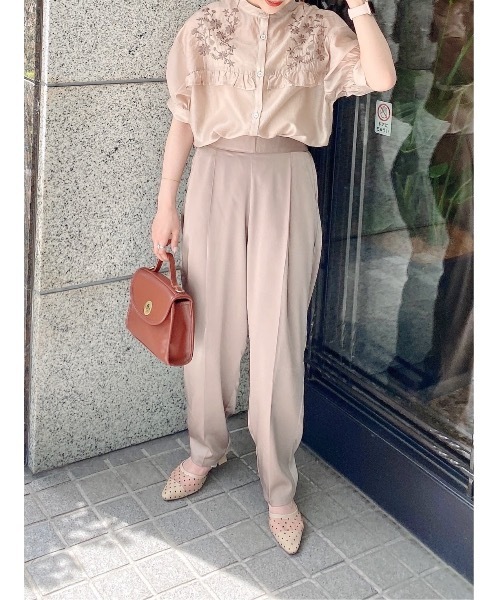 JUMELLE(ジュメロ)の「パウダータックパンツ(スラックス・レディース・ピンク/ブラック/グレイッシュベージュ・MEDIUM/SMALL)」の2枚目の写真