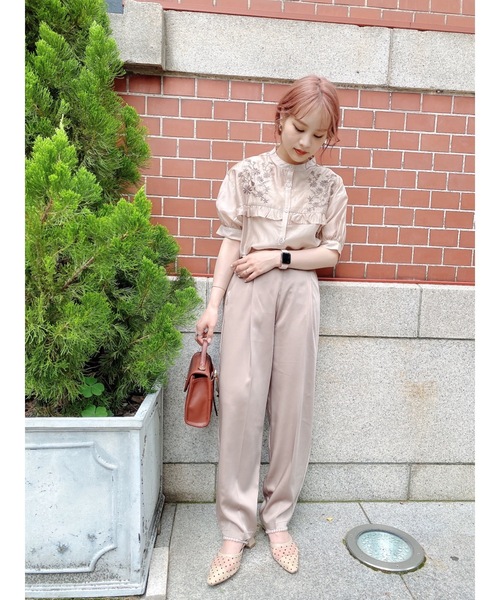 JUMELLE(ジュメロ)の「パウダータックパンツ(スラックス・レディース・ピンク/ブラック/グレイッシュベージュ・MEDIUM/SMALL)」の12枚目の写真