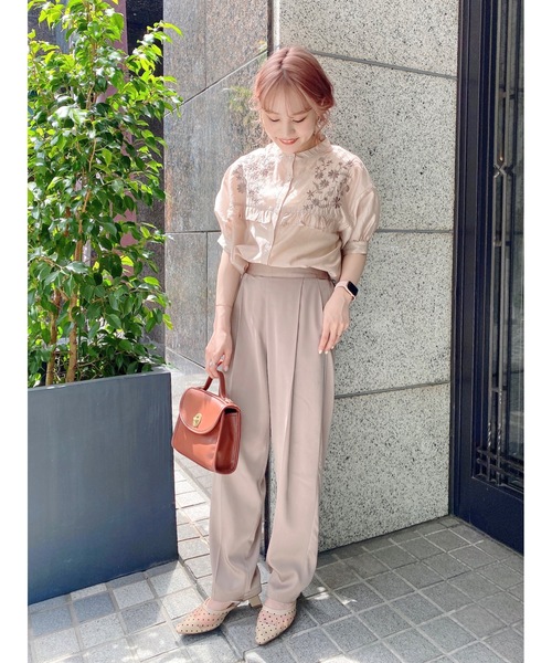 JUMELLE(ジュメロ)の「パウダータックパンツ(スラックス・レディース・ピンク/ブラック/グレイッシュベージュ・MEDIUM/SMALL)」の4枚目の写真